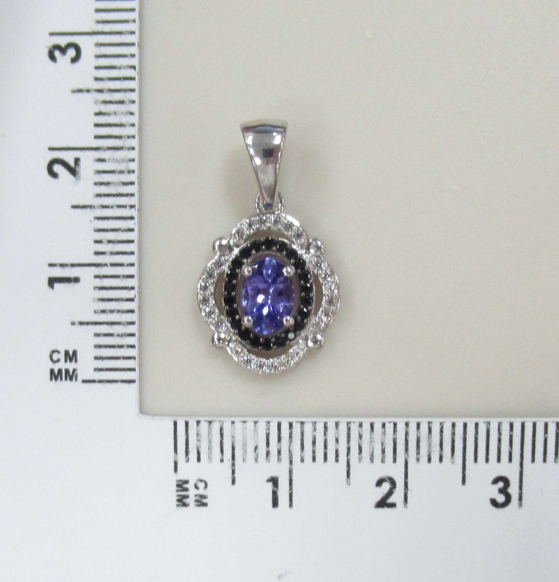 Серебряная подвеска с танзанитом